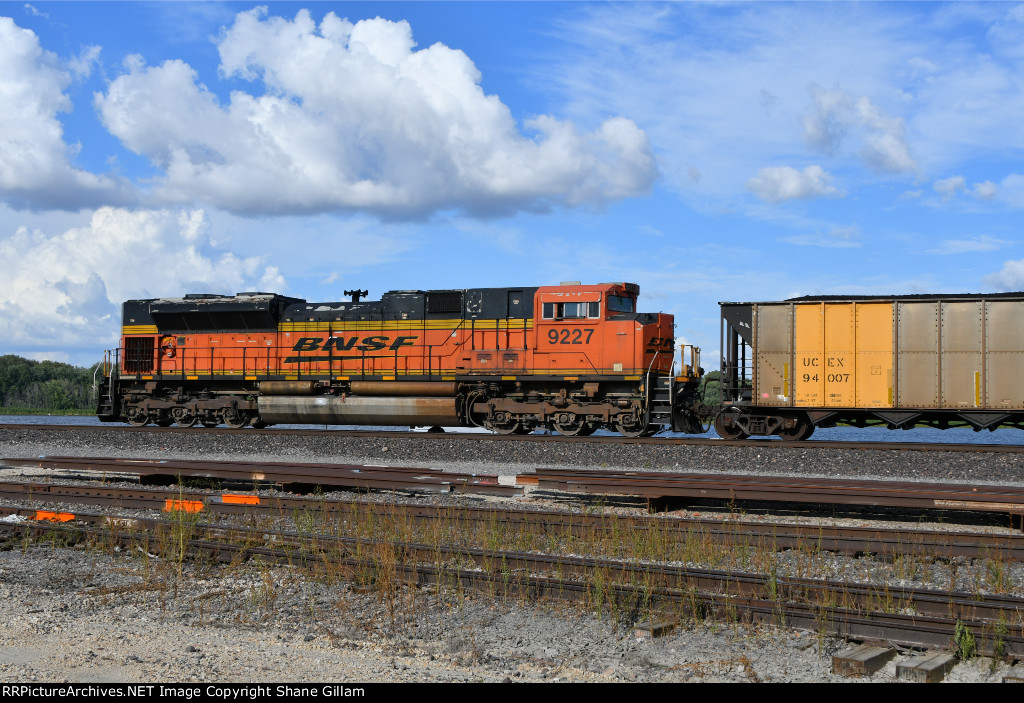 BNSF 9227 Roster shot.